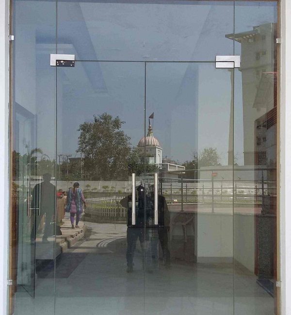 12-mm-toughened-glass-door-saint-gobain